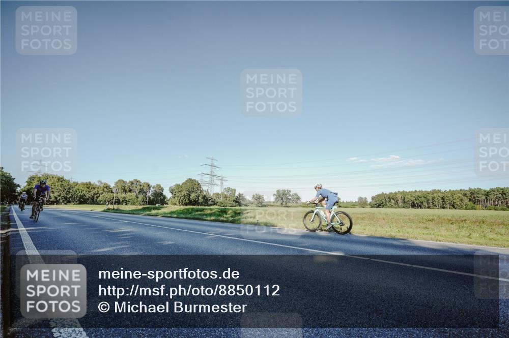 07.09.2025 - 19. Norderstedt Triathlon Michael Burmester http://msf.ph/oto/8850112 07.09.2025 16:22:35 Radfahren 378, 406, 1418, 1452 meine-sportfotos.de