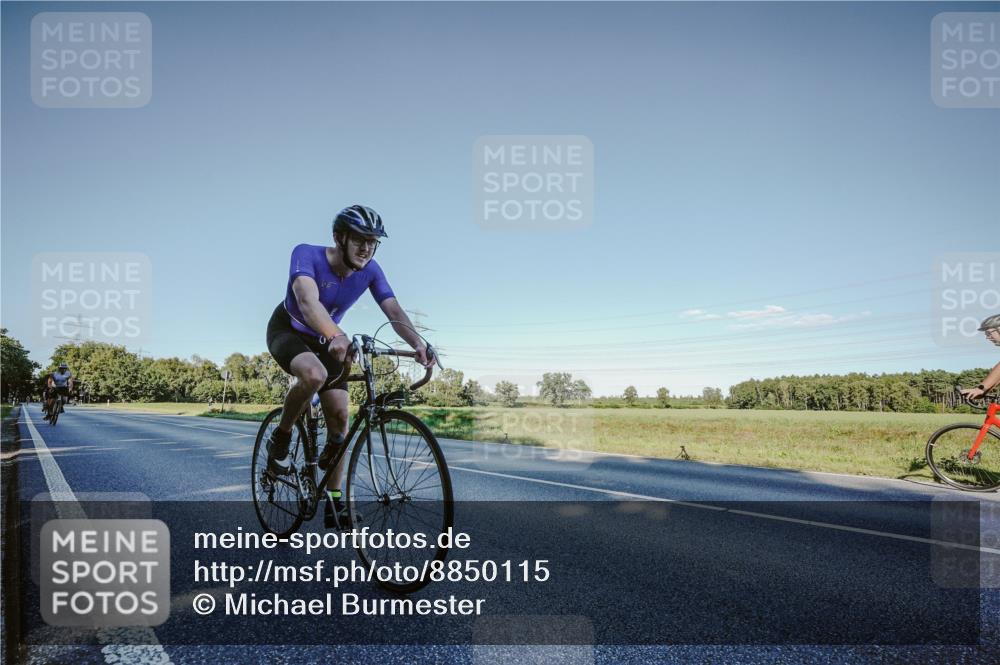 07.09.2025 - 19. Norderstedt Triathlon Michael Burmester http://msf.ph/oto/8850115 07.09.2025 16:22:36 Radfahren 378, 406, 1452 meine-sportfotos.de