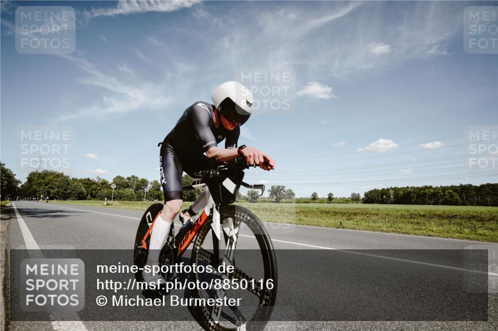 07.09.2025 - 19. Norderstedt Triathlon Michael Burmester http://msf.ph/oto/8850116 07.09.2025 14:10:49 Radfahren 1468 meine-sportfotos.de