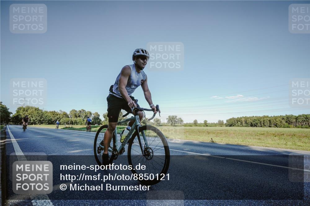 07.09.2025 - 19. Norderstedt Triathlon Michael Burmester http://msf.ph/oto/8850121 07.09.2025 16:22:38 Radfahren 378, 1452, 1560 meine-sportfotos.de