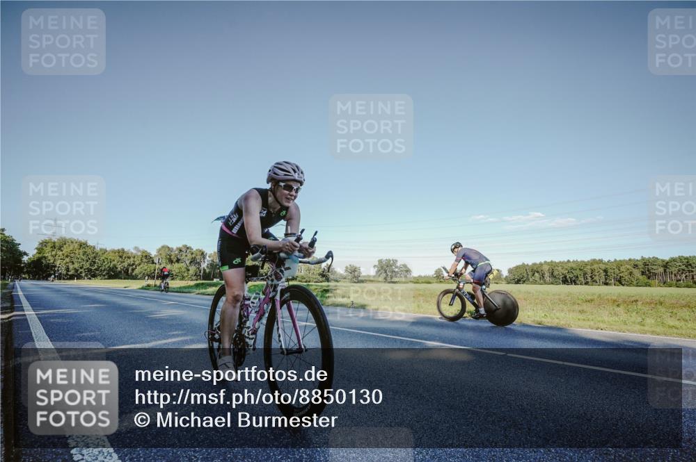 07.09.2025 - 19. Norderstedt Triathlon Michael Burmester http://msf.ph/oto/8850130 07.09.2025 16:22:49 Radfahren 1527 meine-sportfotos.de