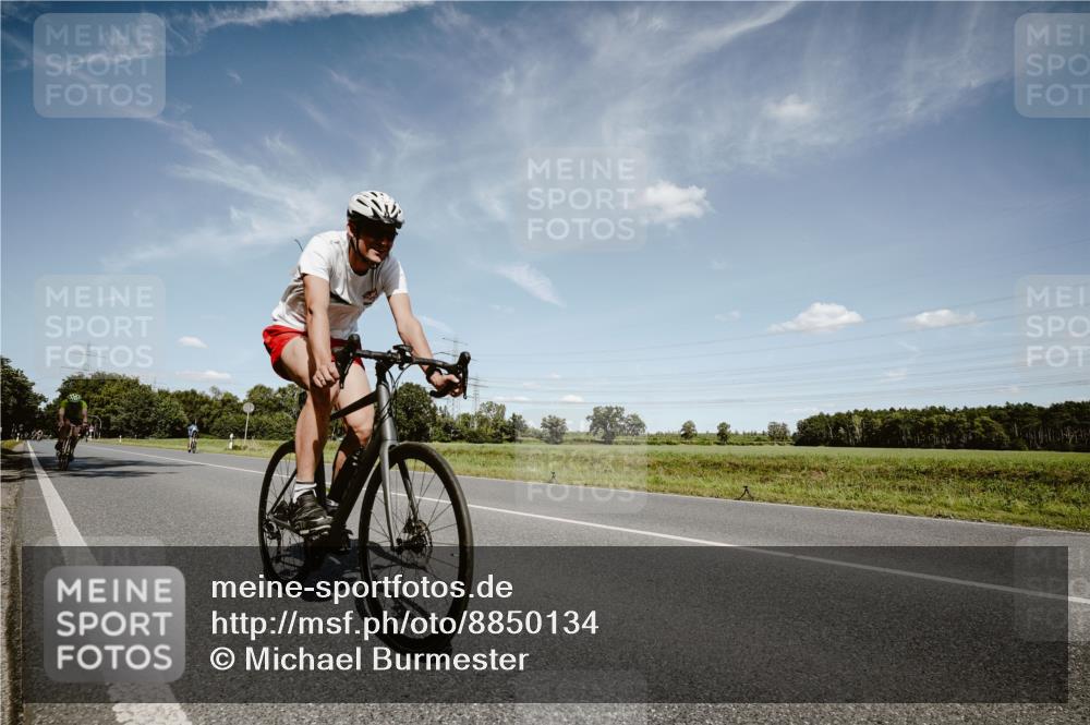 07.09.2025 - 19. Norderstedt Triathlon Michael Burmester http://msf.ph/oto/8850134 07.09.2025 14:11:14 Radfahren 1431, 1466 meine-sportfotos.de