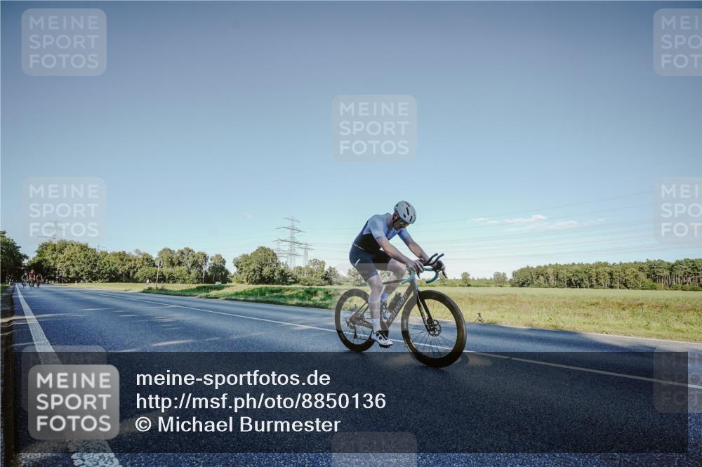 07.09.2025 - 19. Norderstedt Triathlon Michael Burmester http://msf.ph/oto/8850136 07.09.2025 16:23:03 Radfahren 386, 1524 meine-sportfotos.de