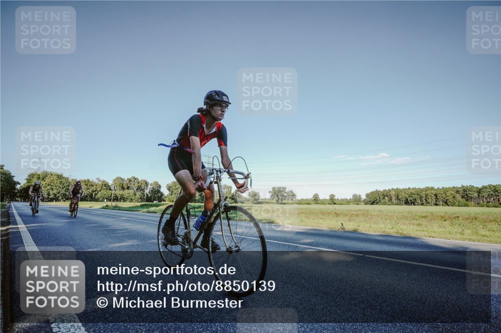 07.09.2025 - 19. Norderstedt Triathlon Michael Burmester http://msf.ph/oto/8850139 07.09.2025 16:23:08 Radfahren 1098, 1575, 1585 meine-sportfotos.de