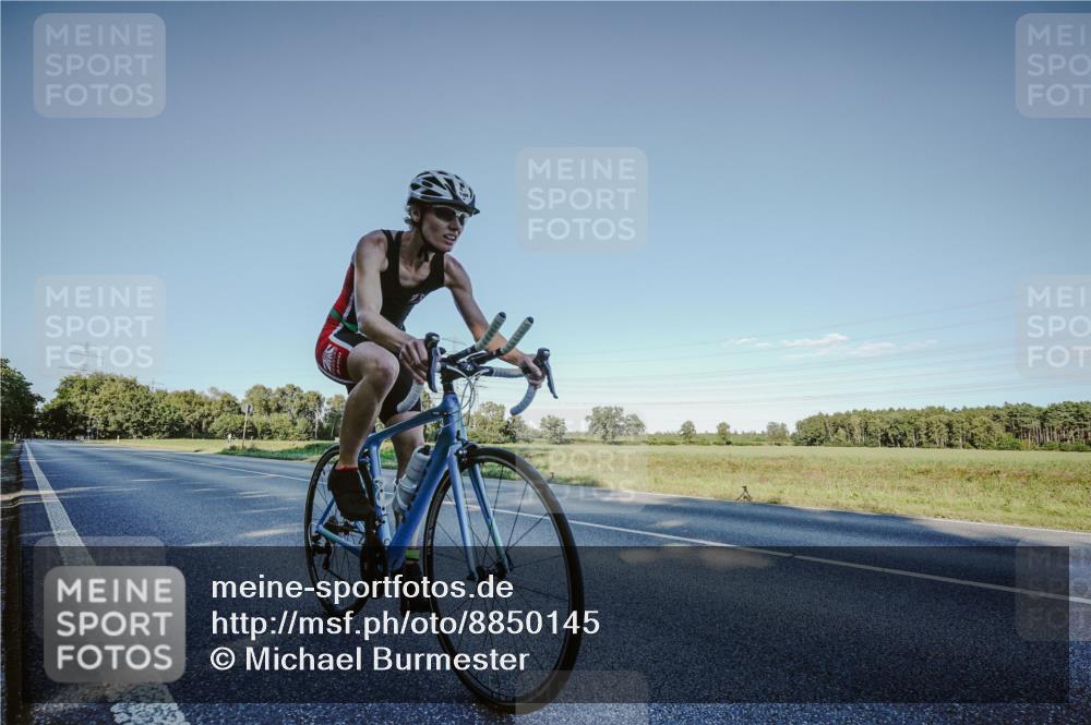 07.09.2025 - 19. Norderstedt Triathlon Michael Burmester http://msf.ph/oto/8850145 07.09.2025 16:23:10 Radfahren 1098, 1575, 1585 meine-sportfotos.de