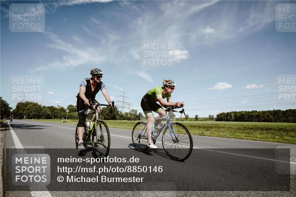 07.09.2025 - 19. Norderstedt Triathlon Michael Burmester http://msf.ph/oto/8850146 07.09.2025 14:11:29 Radfahren 410, 1004 meine-sportfotos.de