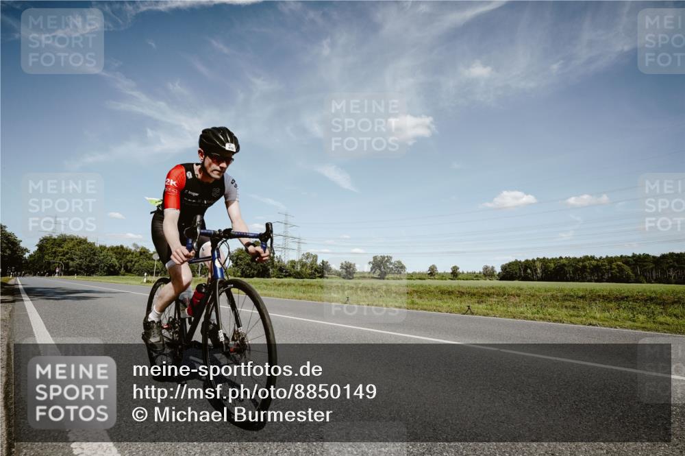 07.09.2025 - 19. Norderstedt Triathlon Michael Burmester http://msf.ph/oto/8850149 07.09.2025 14:11:33 Radfahren 970 meine-sportfotos.de