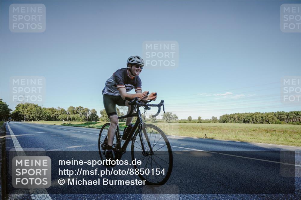 07.09.2025 - 19. Norderstedt Triathlon Michael Burmester http://msf.ph/oto/8850154 07.09.2025 16:23:29 Radfahren 1437, 1473 meine-sportfotos.de