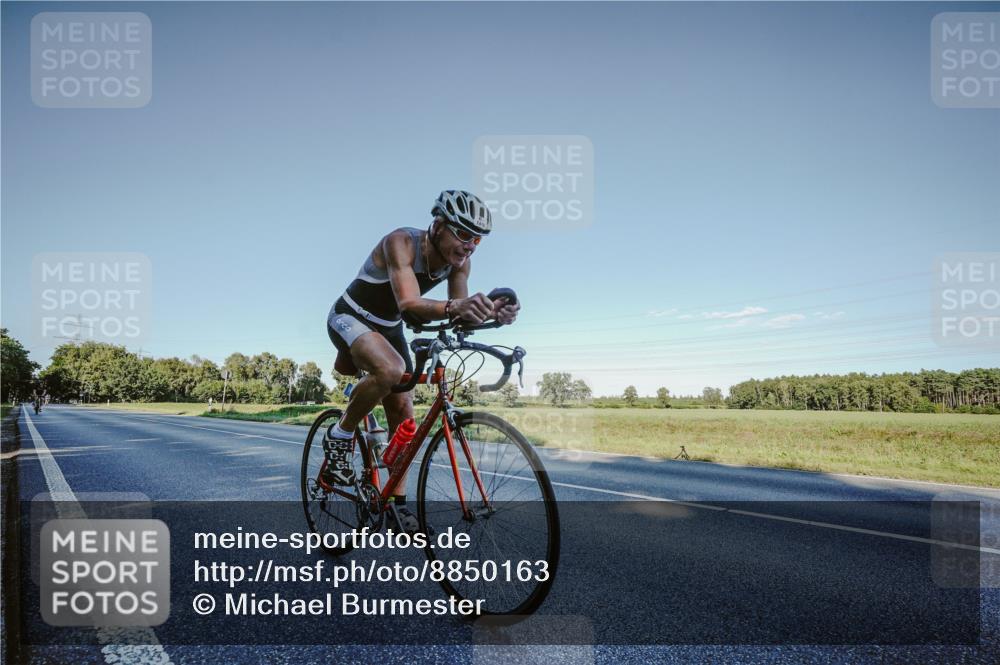 07.09.2025 - 19. Norderstedt Triathlon Michael Burmester http://msf.ph/oto/8850163 07.09.2025 16:23:49 Radfahren 381, 1419 meine-sportfotos.de