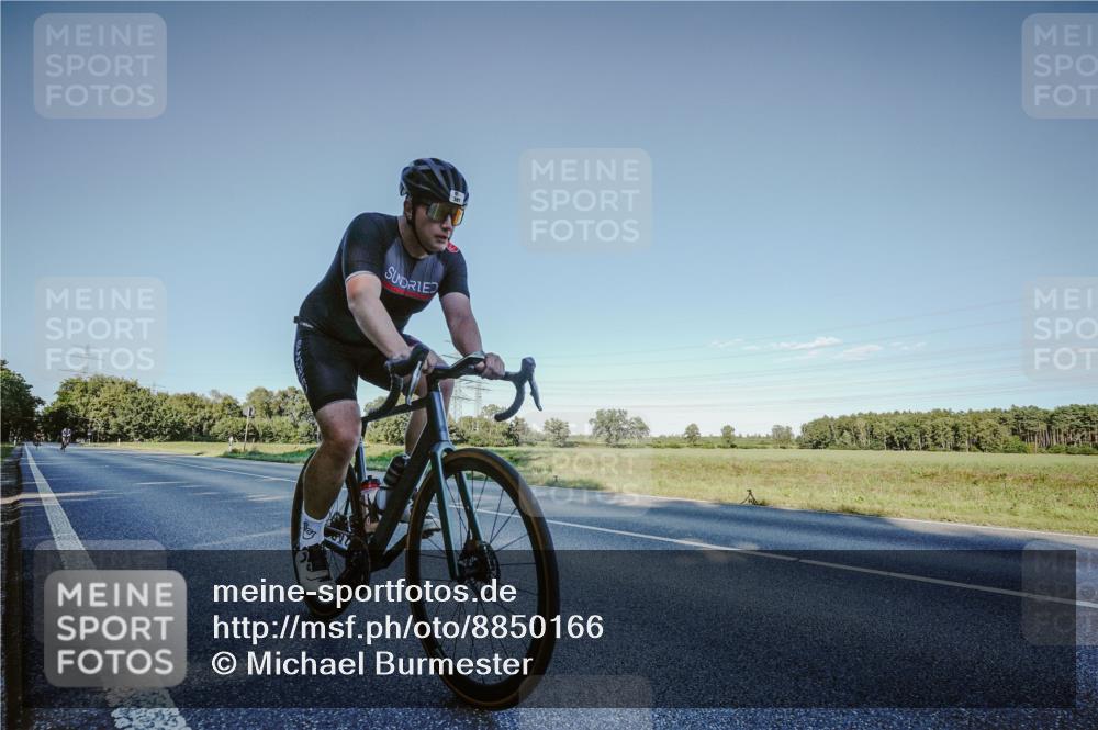 07.09.2025 - 19. Norderstedt Triathlon Michael Burmester http://msf.ph/oto/8850166 07.09.2025 16:23:52 Radfahren 381 meine-sportfotos.de