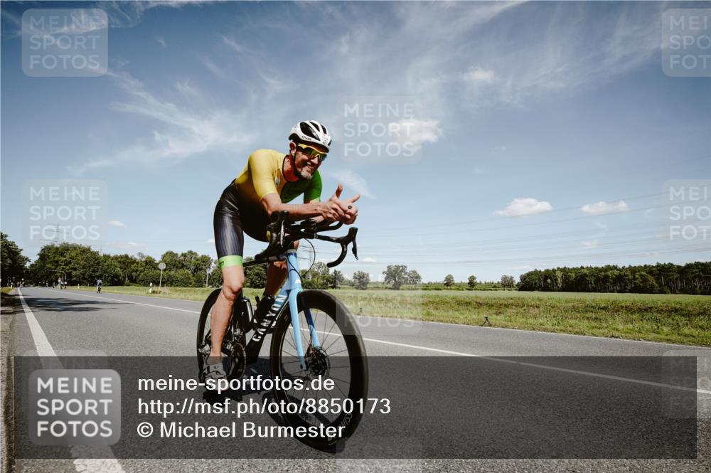 07.09.2025 - 19. Norderstedt Triathlon Michael Burmester http://msf.ph/oto/8850173 07.09.2025 14:11:50 Radfahren 1032 meine-sportfotos.de