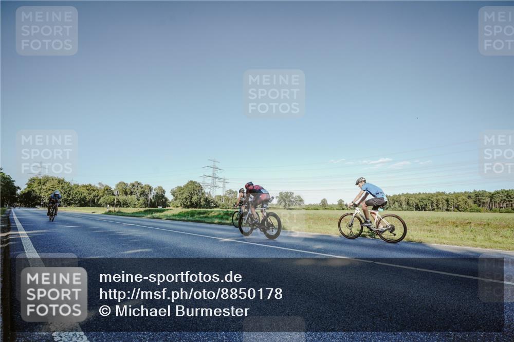 07.09.2025 - 19. Norderstedt Triathlon Michael Burmester http://msf.ph/oto/8850178 07.09.2025 16:24:04 Radfahren 1101 meine-sportfotos.de