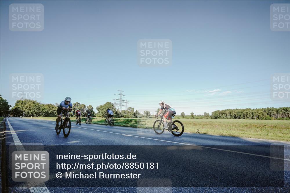 07.09.2025 - 19. Norderstedt Triathlon Michael Burmester http://msf.ph/oto/8850181 07.09.2025 16:24:05 Radfahren 1101 meine-sportfotos.de