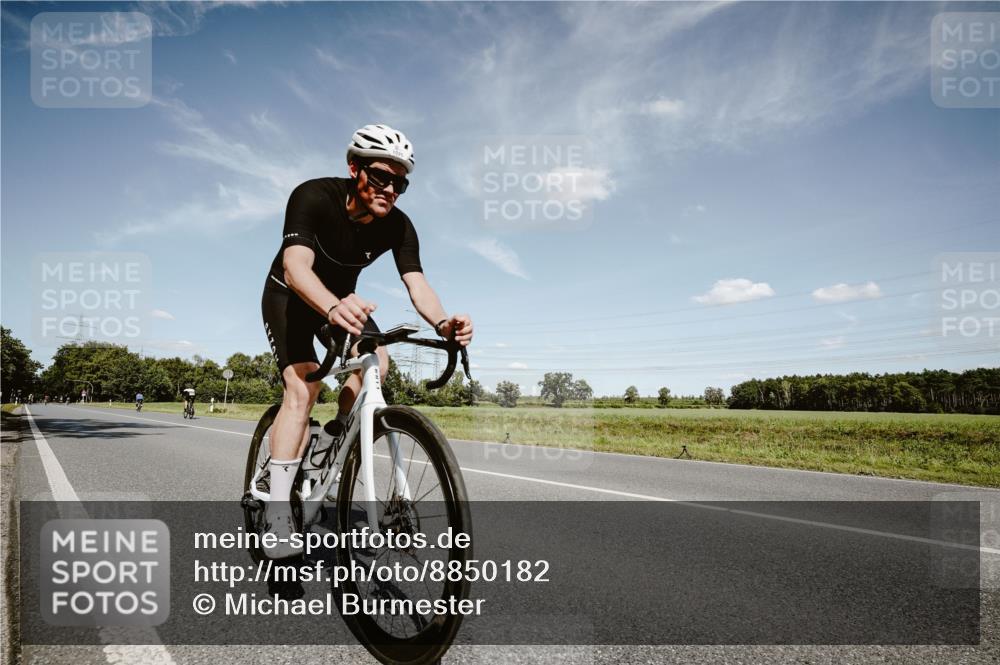 07.09.2025 - 19. Norderstedt Triathlon Michael Burmester http://msf.ph/oto/8850182 07.09.2025 14:11:57 Radfahren 1025 meine-sportfotos.de