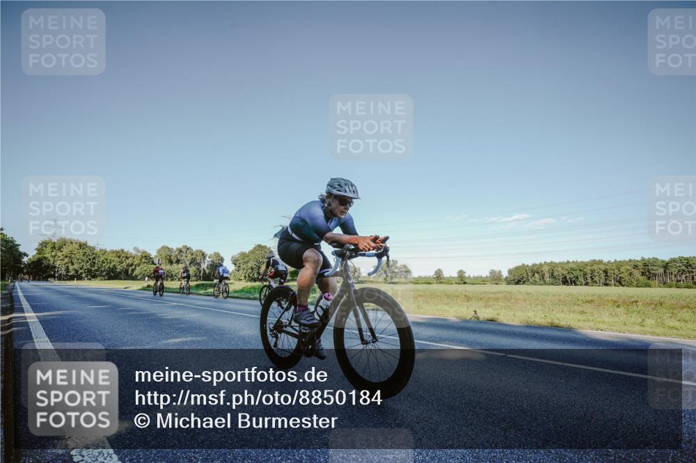 07.09.2025 - 19. Norderstedt Triathlon Michael Burmester http://msf.ph/oto/8850184 07.09.2025 16:24:05 Radfahren 1101 meine-sportfotos.de