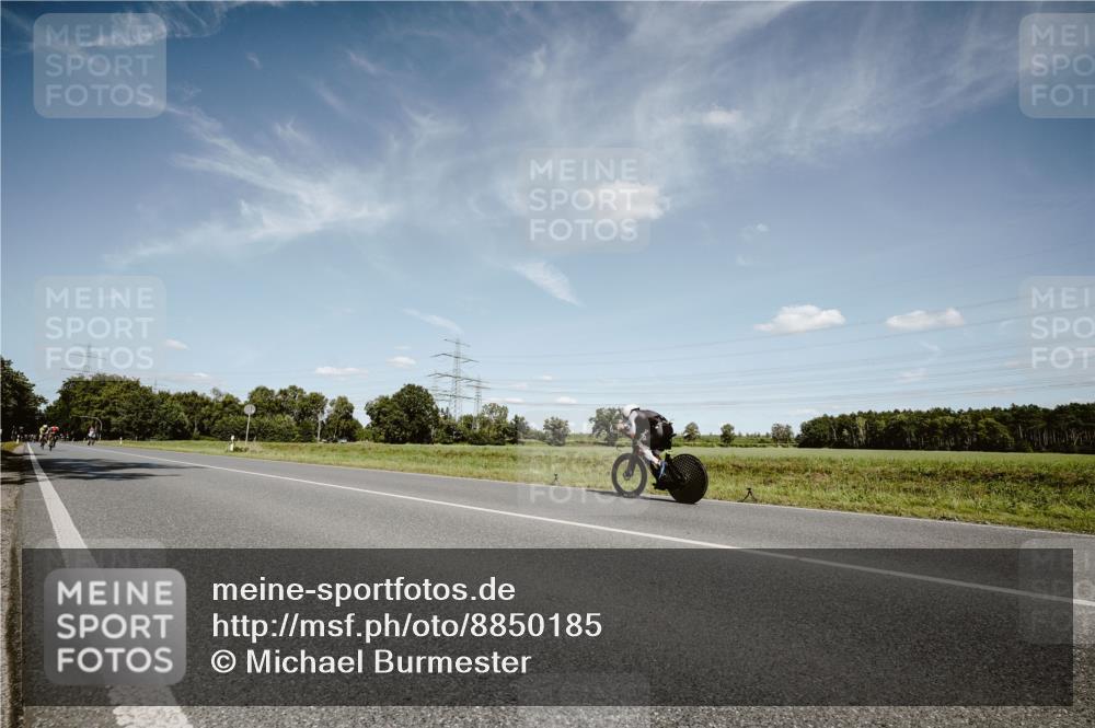 07.09.2025 - 19. Norderstedt Triathlon Michael Burmester http://msf.ph/oto/8850185 07.09.2025 14:12:03 Radfahren 911 meine-sportfotos.de