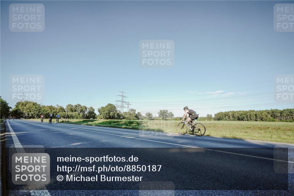 07.09.2025 - 19. Norderstedt Triathlon Michael Burmester http://msf.ph/oto/8850187 07.09.2025 16:24:07 Radfahren 1101 meine-sportfotos.de