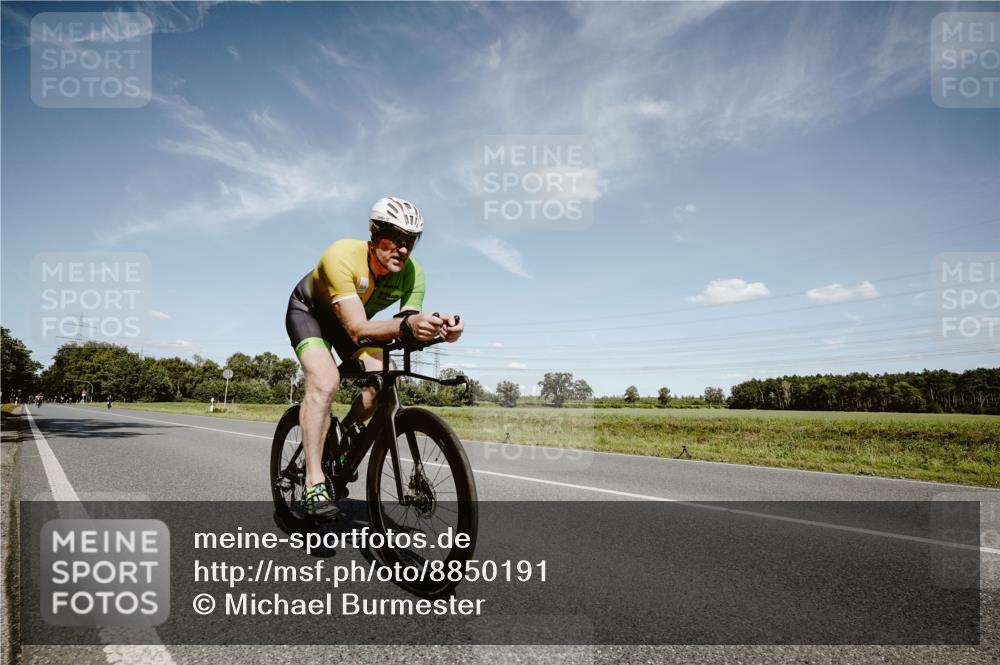 07.09.2025 - 19. Norderstedt Triathlon Michael Burmester http://msf.ph/oto/8850191 07.09.2025 14:12:08 Radfahren 911, 1029 meine-sportfotos.de