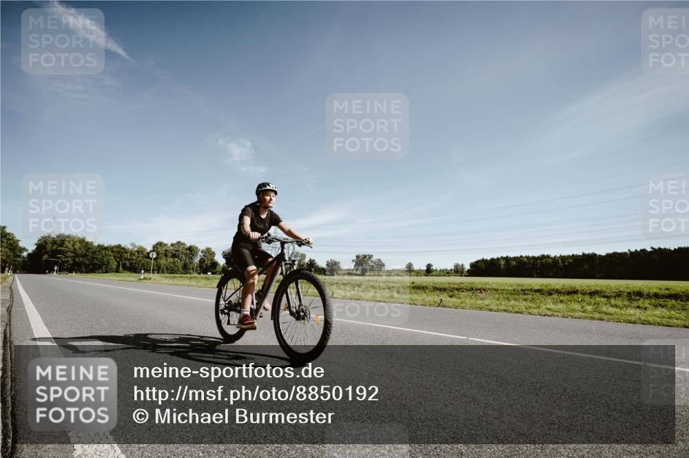07.09.2025 - 19. Norderstedt Triathlon Michael Burmester http://msf.ph/oto/8850192 07.09.2025 10:53:21 Radfahren 644 meine-sportfotos.de