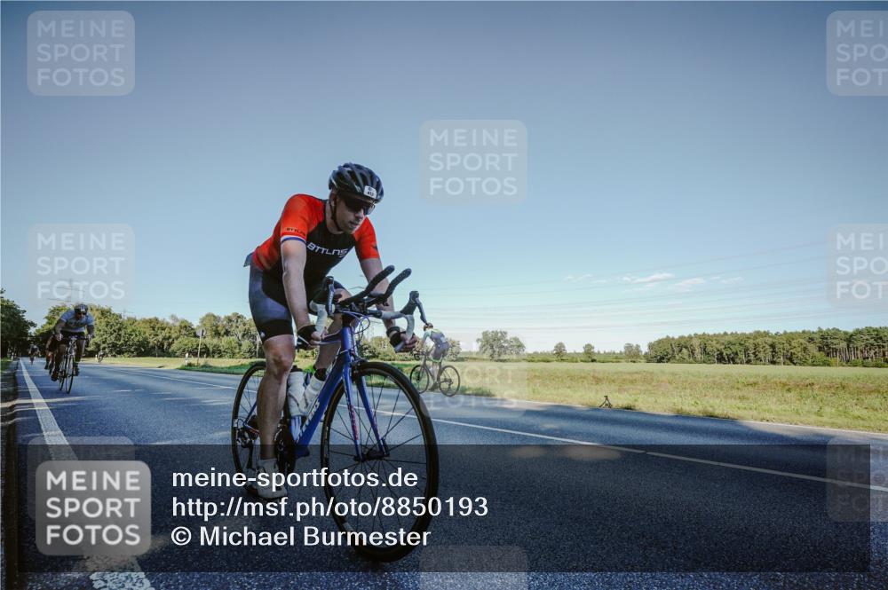 07.09.2025 - 19. Norderstedt Triathlon Michael Burmester http://msf.ph/oto/8850193 07.09.2025 16:24:15 Radfahren 412, 429, 925 meine-sportfotos.de