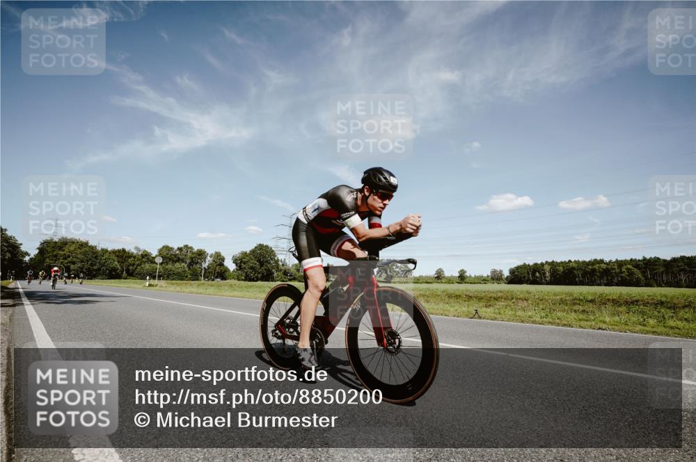07.09.2025 - 19. Norderstedt Triathlon Michael Burmester http://msf.ph/oto/8850200 07.09.2025 14:12:14 Radfahren 975, 983 meine-sportfotos.de