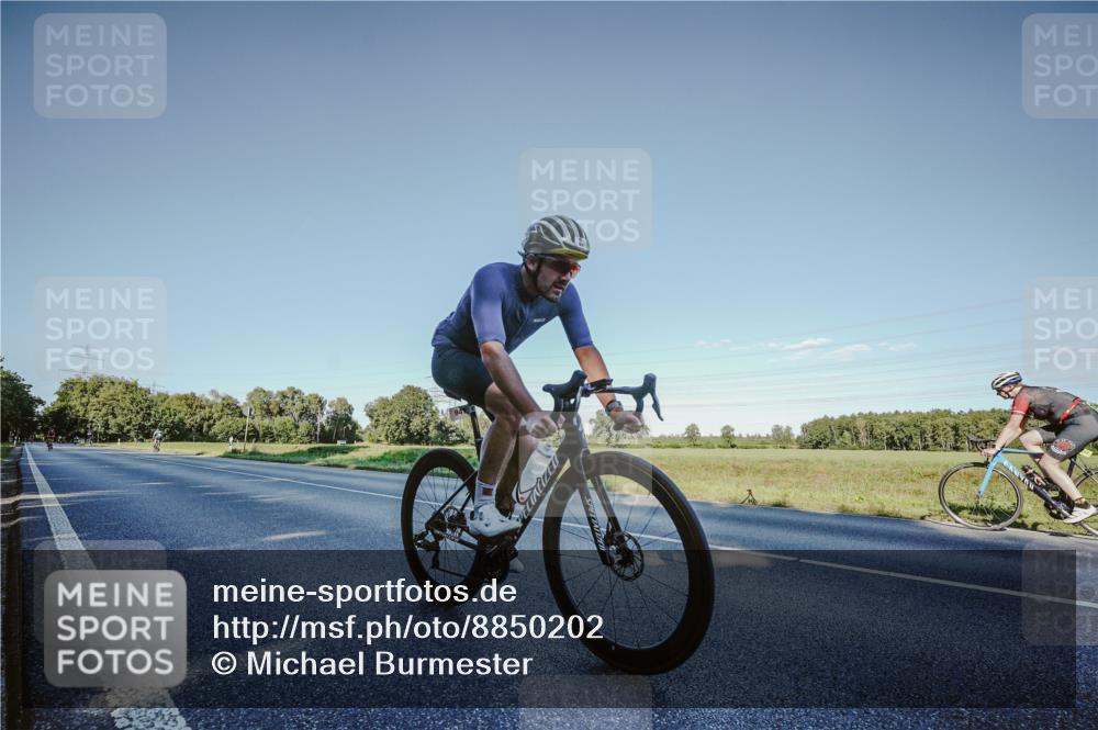 07.09.2025 - 19. Norderstedt Triathlon Michael Burmester http://msf.ph/oto/8850202 07.09.2025 16:24:19 Radfahren 429, 925, 947 meine-sportfotos.de