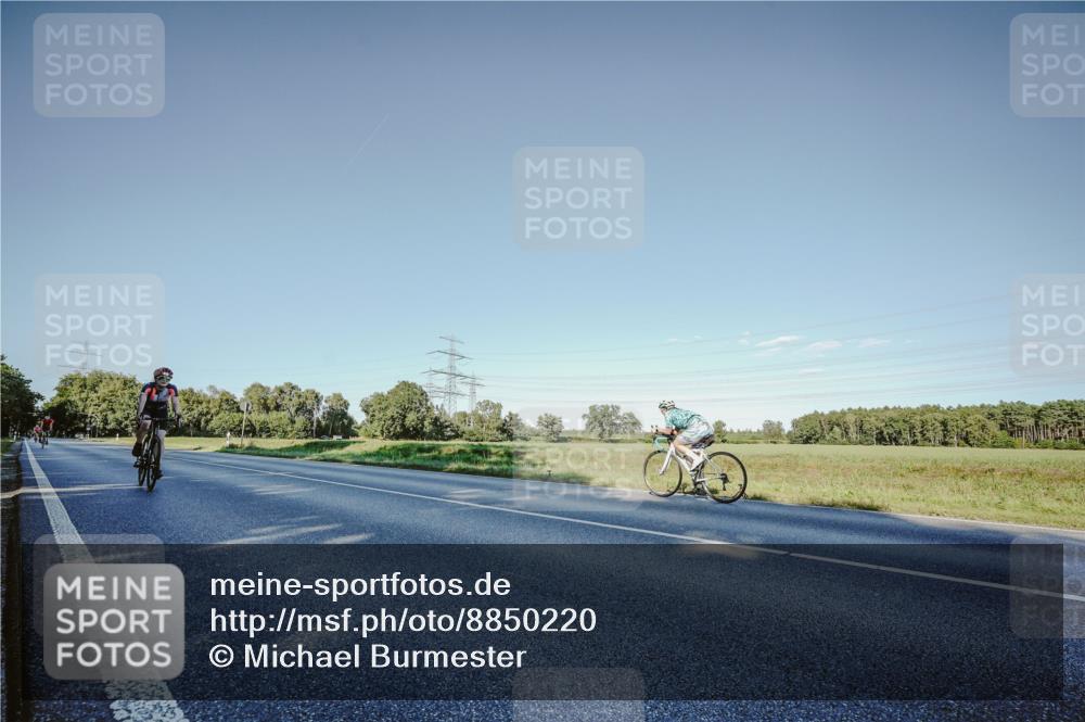 07.09.2025 - 19. Norderstedt Triathlon Michael Burmester http://msf.ph/oto/8850220 07.09.2025 16:25:04 Radfahren 1045 meine-sportfotos.de