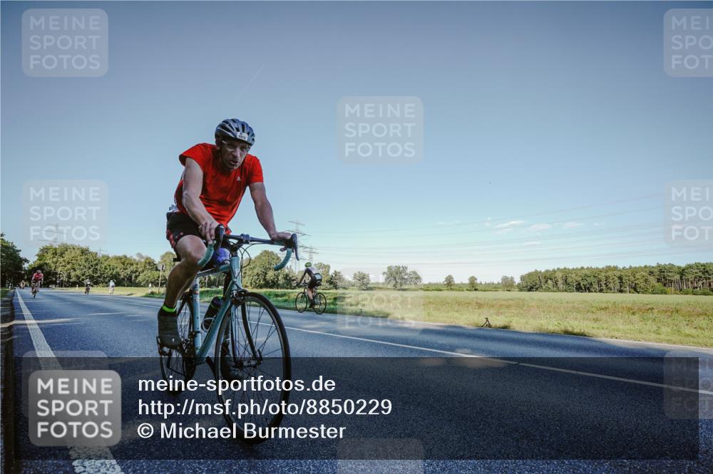 07.09.2025 - 19. Norderstedt Triathlon Michael Burmester http://msf.ph/oto/8850229 07.09.2025 16:25:09 Radfahren 914, 1513 meine-sportfotos.de