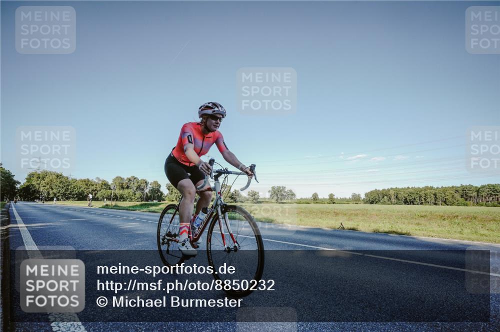 07.09.2025 - 19. Norderstedt Triathlon Michael Burmester http://msf.ph/oto/8850232 07.09.2025 16:25:12 Radfahren 914, 1513 meine-sportfotos.de