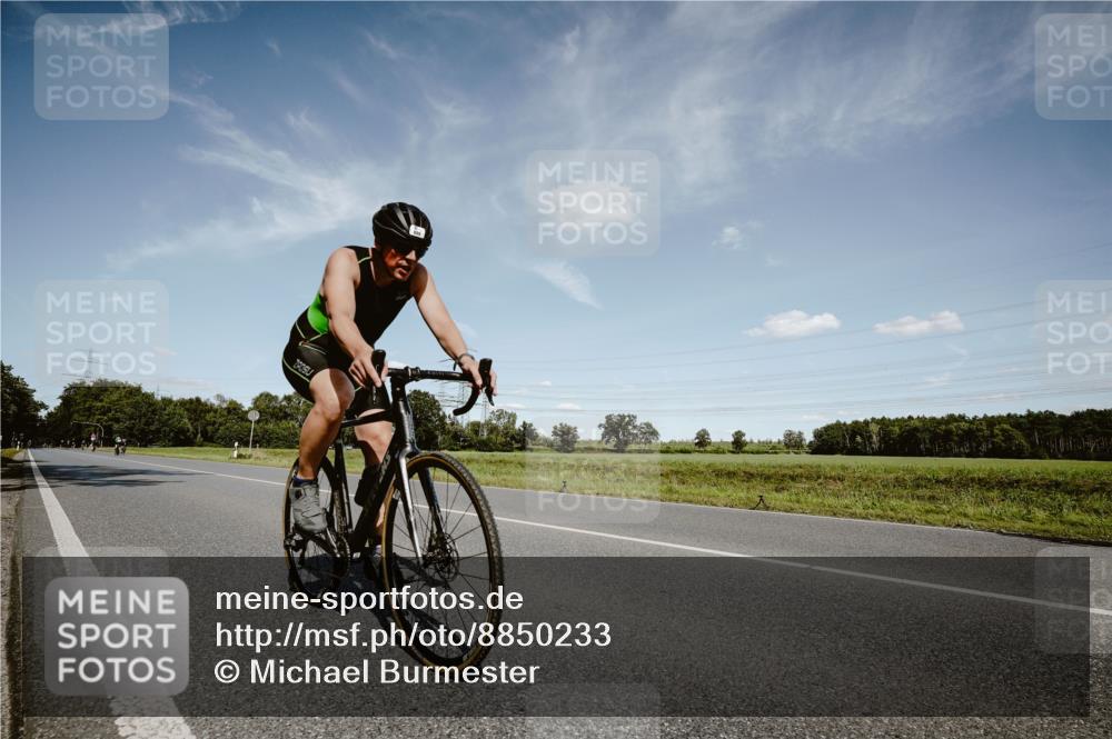 07.09.2025 - 19. Norderstedt Triathlon Michael Burmester http://msf.ph/oto/8850233 07.09.2025 14:12:41 Radfahren 888 meine-sportfotos.de