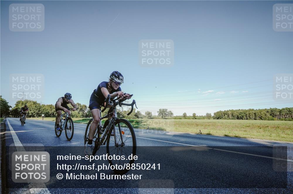 07.09.2025 - 19. Norderstedt Triathlon Michael Burmester http://msf.ph/oto/8850241 07.09.2025 16:25:21 Radfahren 875, 912, 1547, 1558 meine-sportfotos.de