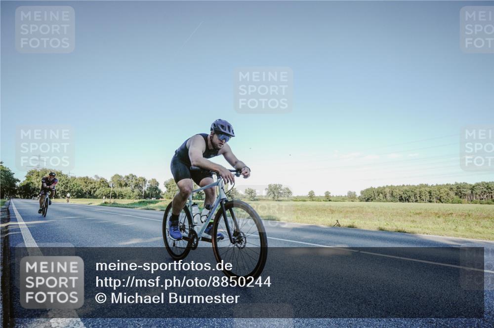07.09.2025 - 19. Norderstedt Triathlon Michael Burmester http://msf.ph/oto/8850244 07.09.2025 16:25:22 Radfahren 875, 912, 1547, 1558 meine-sportfotos.de