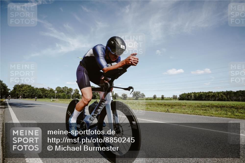 07.09.2025 - 19. Norderstedt Triathlon Michael Burmester http://msf.ph/oto/8850245 07.09.2025 14:12:53 Radfahren 980 meine-sportfotos.de