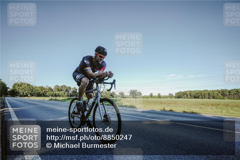 07.09.2025 - 19. Norderstedt Triathlon Michael Burmester http://msf.ph/oto/8850247 07.09.2025 16:25:23 Radfahren 875, 912, 1558 meine-sportfotos.de
