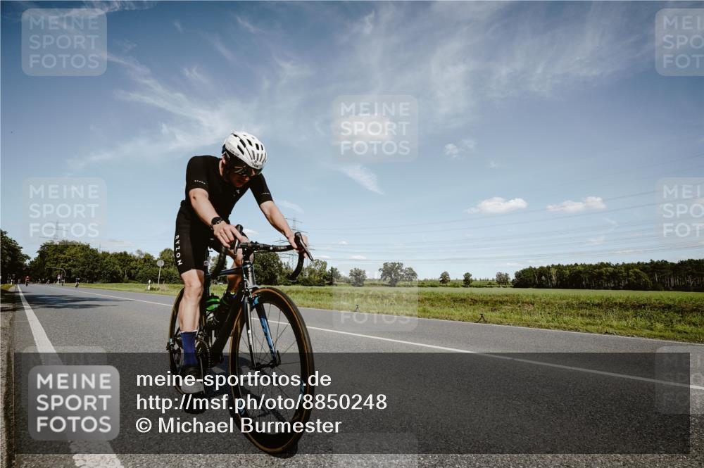 07.09.2025 - 19. Norderstedt Triathlon Michael Burmester http://msf.ph/oto/8850248 07.09.2025 14:12:57 Radfahren 1406 meine-sportfotos.de