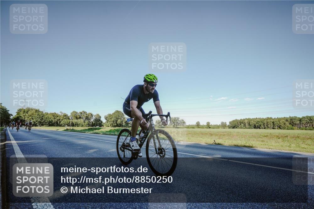 07.09.2025 - 19. Norderstedt Triathlon Michael Burmester http://msf.ph/oto/8850250 07.09.2025 16:25:38 Radfahren 384, 1533, 1541 meine-sportfotos.de