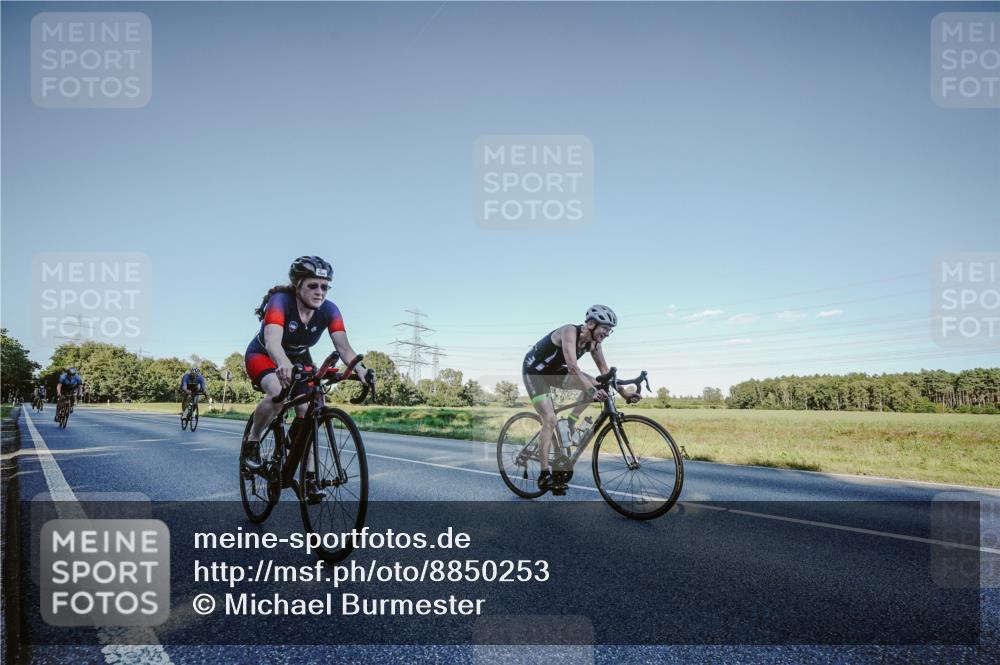 07.09.2025 - 19. Norderstedt Triathlon Michael Burmester http://msf.ph/oto/8850253 07.09.2025 16:25:41 Radfahren 384, 1108, 1476, 1533, 1541 meine-sportfotos.de