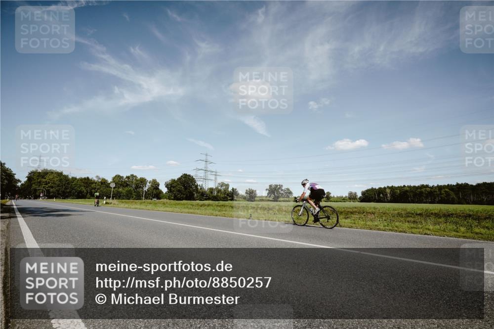 07.09.2025 - 19. Norderstedt Triathlon Michael Burmester http://msf.ph/oto/8850257 07.09.2025 14:13:05 Radfahren 366 meine-sportfotos.de