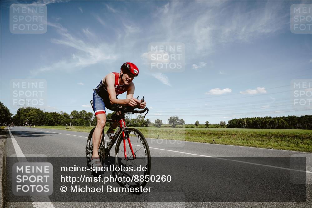 07.09.2025 - 19. Norderstedt Triathlon Michael Burmester http://msf.ph/oto/8850260 07.09.2025 14:13:14 Radfahren 908 meine-sportfotos.de