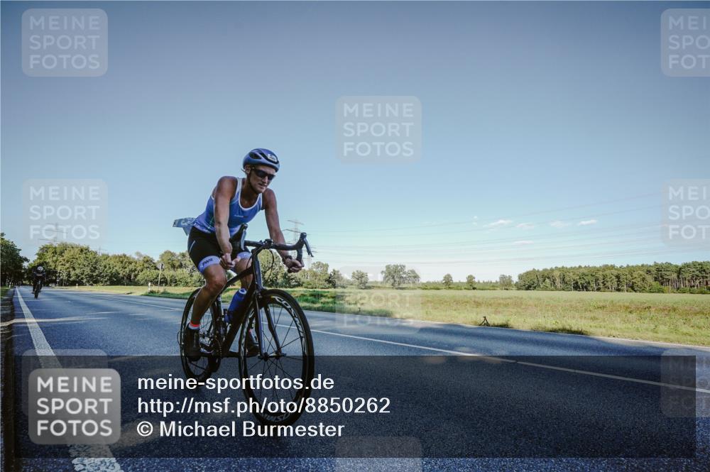 07.09.2025 - 19. Norderstedt Triathlon Michael Burmester http://msf.ph/oto/8850262 07.09.2025 16:25:46 Radfahren 954, 1108, 1423 meine-sportfotos.de