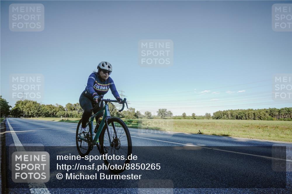 07.09.2025 - 19. Norderstedt Triathlon Michael Burmester http://msf.ph/oto/8850265 07.09.2025 16:25:49 Radfahren 954, 1423 meine-sportfotos.de