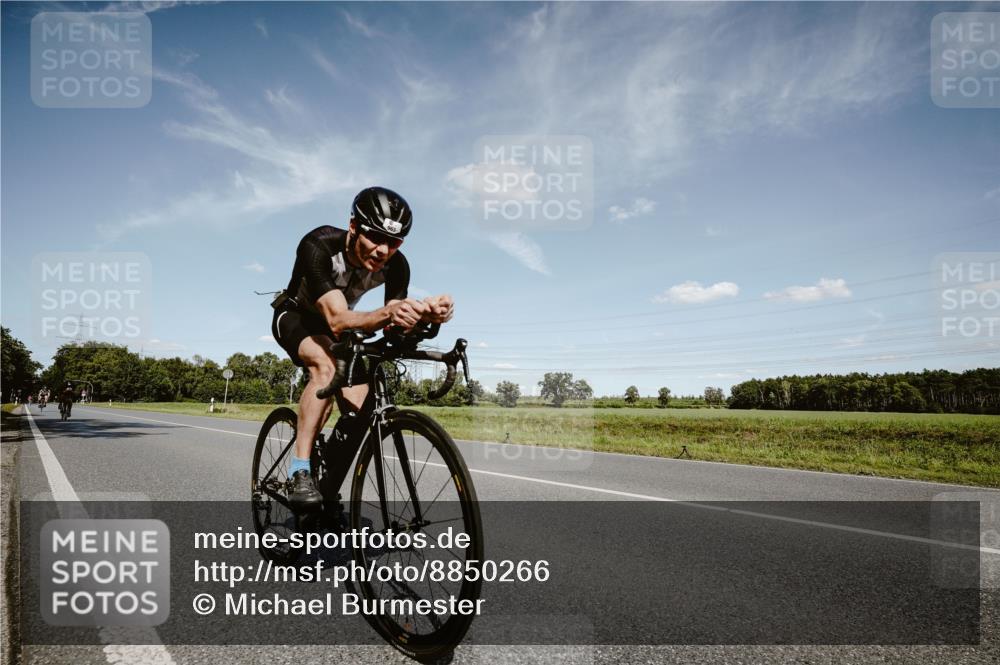 07.09.2025 - 19. Norderstedt Triathlon Michael Burmester http://msf.ph/oto/8850266 07.09.2025 14:13:21 Radfahren 394, 962, 965 meine-sportfotos.de