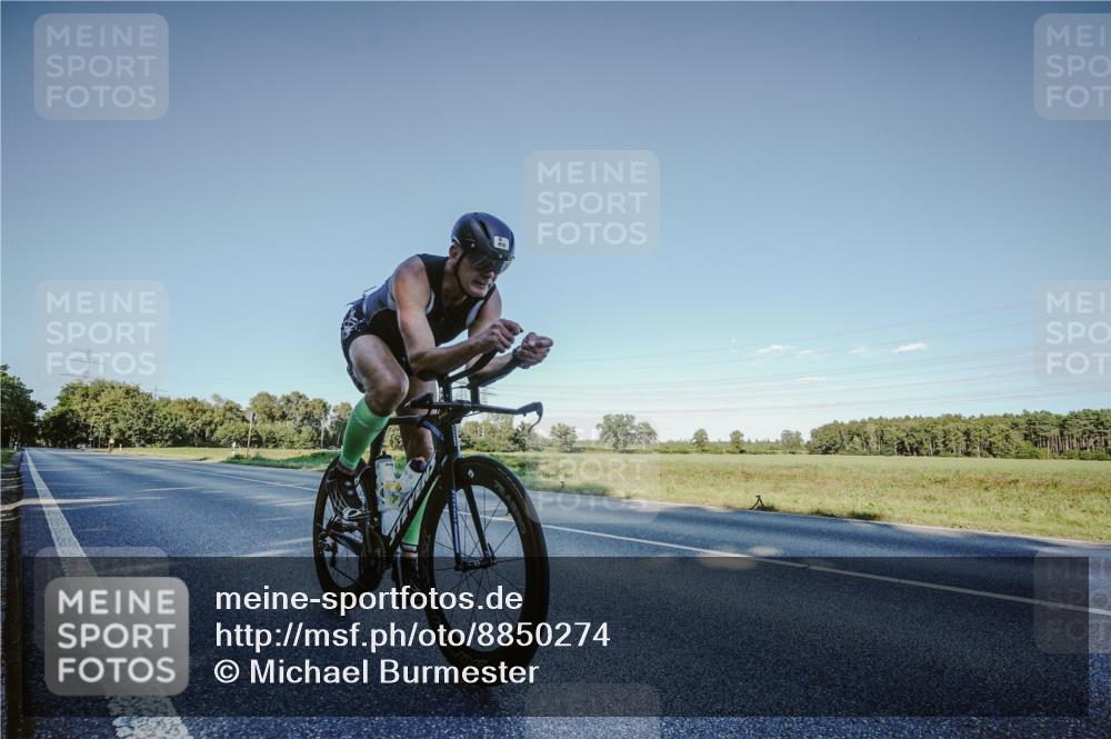07.09.2025 - 19. Norderstedt Triathlon Michael Burmester http://msf.ph/oto/8850274 07.09.2025 16:26:07 Radfahren 910 meine-sportfotos.de