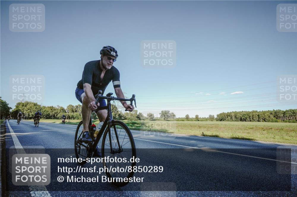 07.09.2025 - 19. Norderstedt Triathlon Michael Burmester http://msf.ph/oto/8850289 07.09.2025 16:27:07 Radfahren 380, 1106, 1516 meine-sportfotos.de