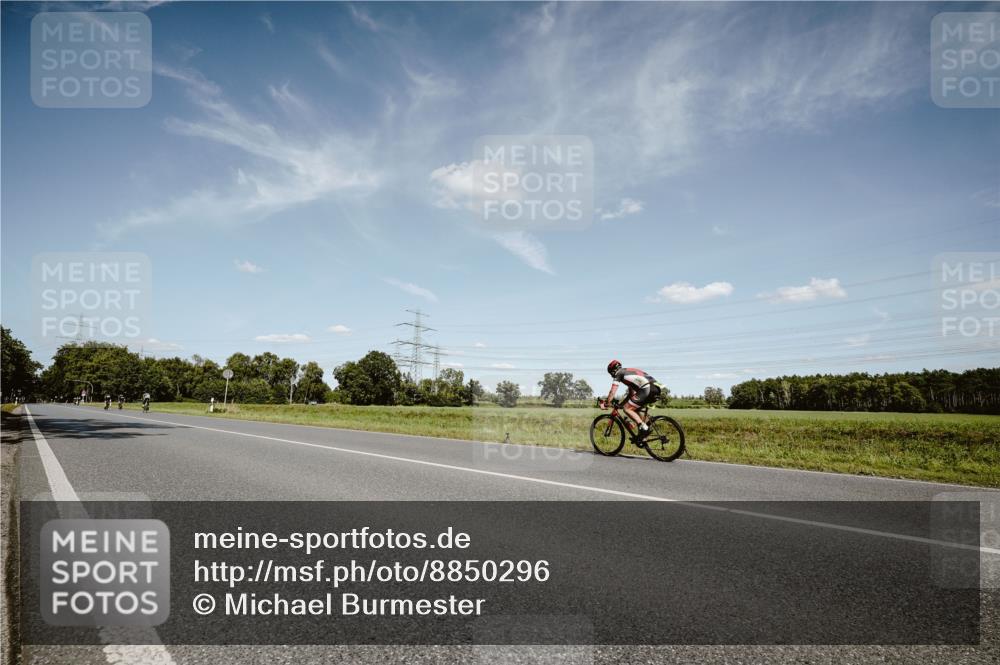 07.09.2025 - 19. Norderstedt Triathlon Michael Burmester http://msf.ph/oto/8850296 07.09.2025 14:13:35 Radfahren 974 meine-sportfotos.de