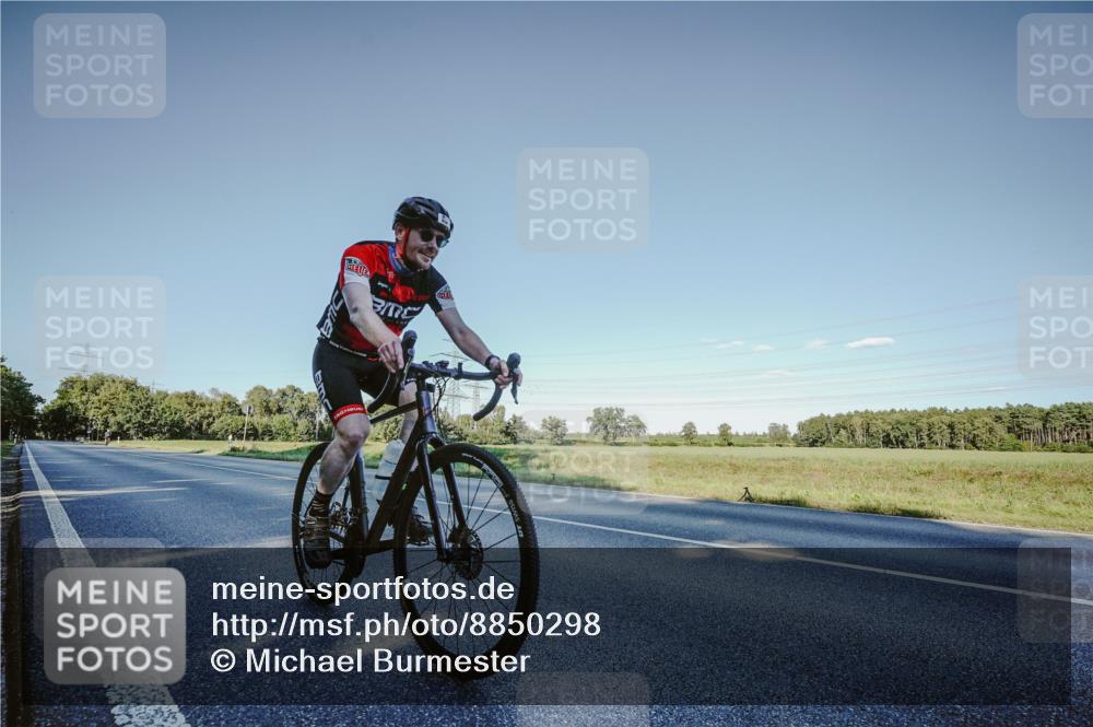07.09.2025 - 19. Norderstedt Triathlon Michael Burmester http://msf.ph/oto/8850298 07.09.2025 16:27:12 Radfahren 934, 1106 meine-sportfotos.de