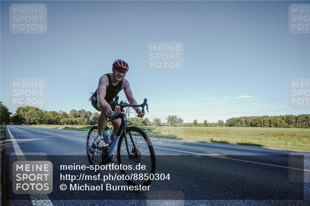 07.09.2025 - 19. Norderstedt Triathlon Michael Burmester http://msf.ph/oto/8850304 07.09.2025 16:27:47 Radfahren 893 meine-sportfotos.de