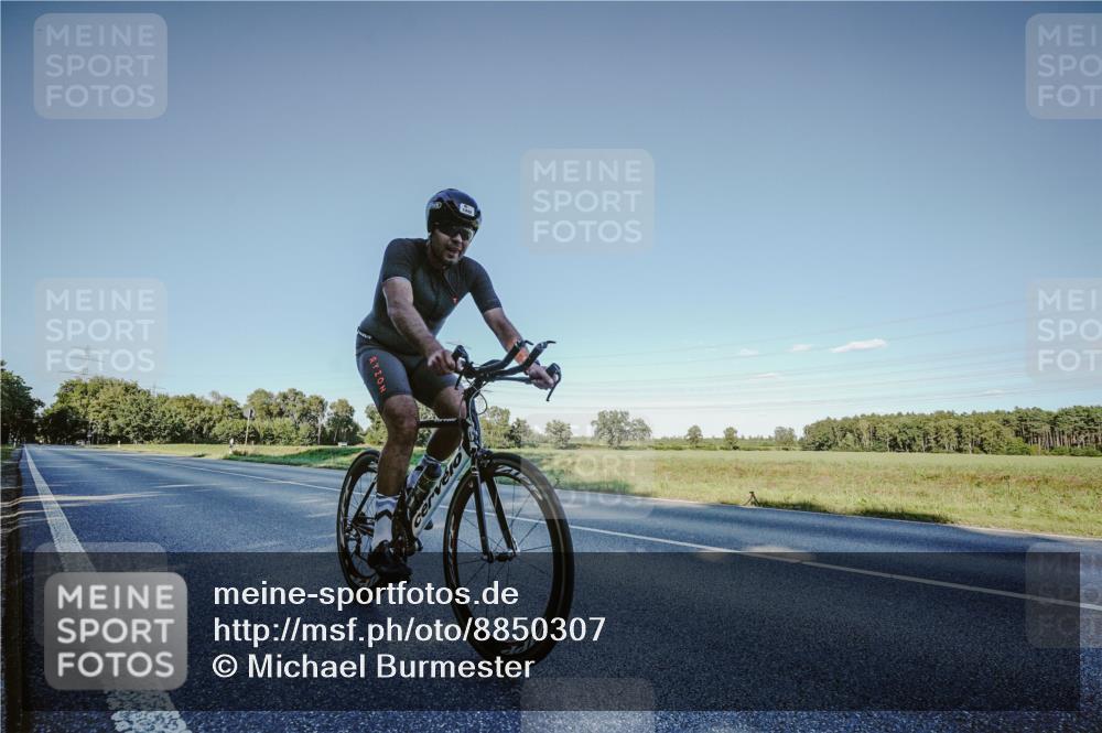 07.09.2025 - 19. Norderstedt Triathlon Michael Burmester http://msf.ph/oto/8850307 07.09.2025 16:28:02 Radfahren 1442 meine-sportfotos.de