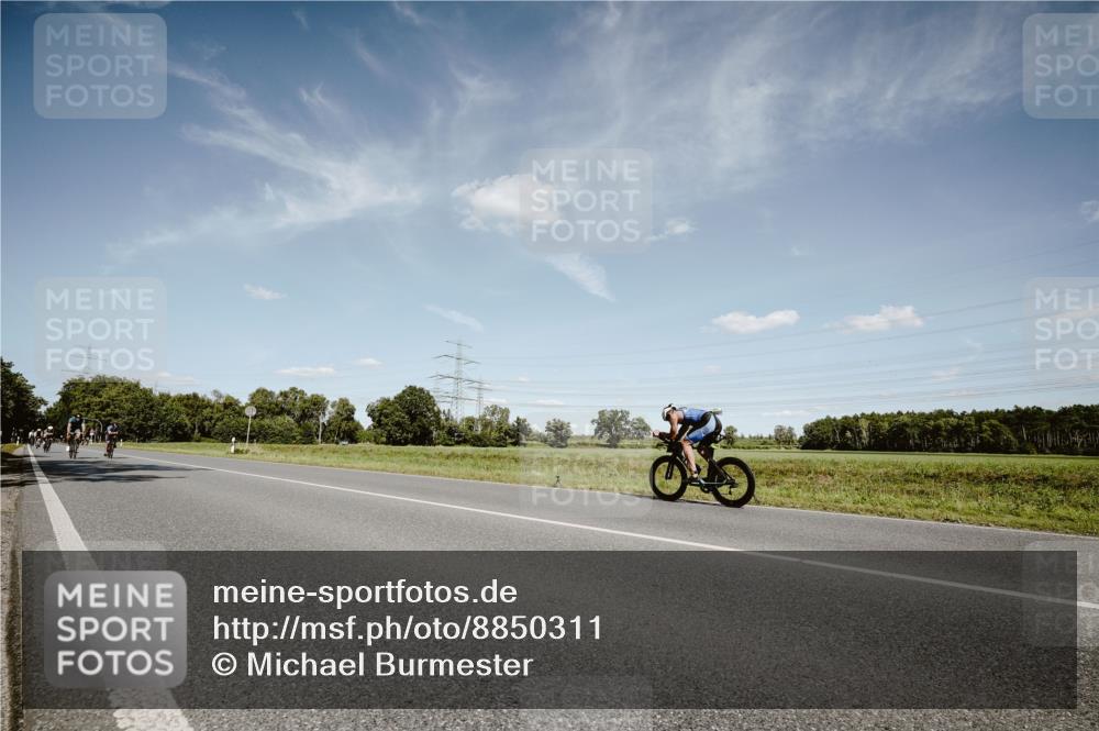 07.09.2025 - 19. Norderstedt Triathlon Michael Burmester http://msf.ph/oto/8850311 07.09.2025 14:13:50 Radfahren 985, 1039, 1478 meine-sportfotos.de