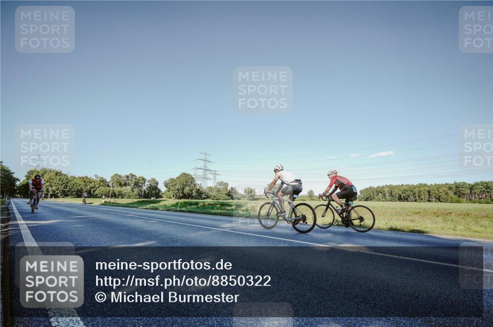 07.09.2025 - 19. Norderstedt Triathlon Michael Burmester http://msf.ph/oto/8850322 07.09.2025 16:28:20 Radfahren 894 meine-sportfotos.de